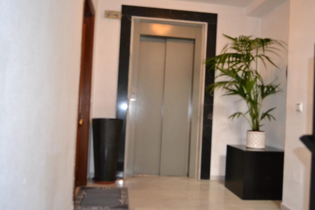 Hostal Gonzalez Марбелья Экстерьер фото